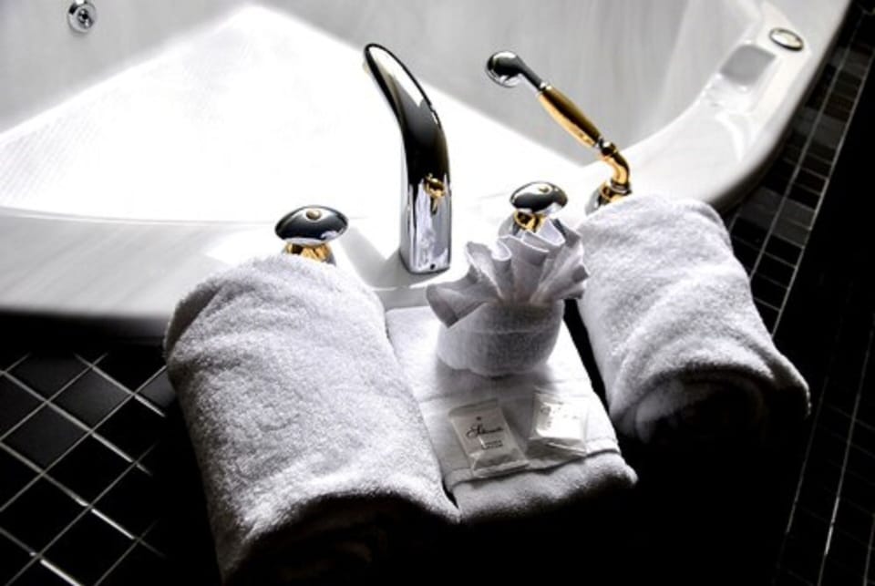 Presidential Room, 1 King Bed, Jetted Tub | Jetted tub