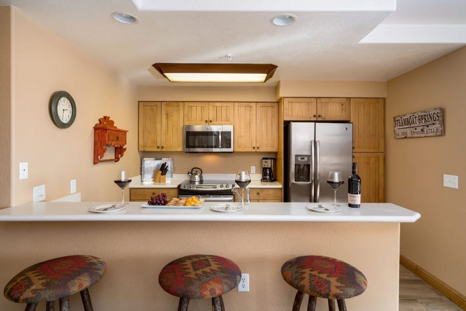 Fully equipped Kitchen and bar