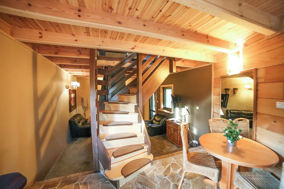 Comfort Bungalow | Living area | 32-inch LCD TV with cable channels, TV