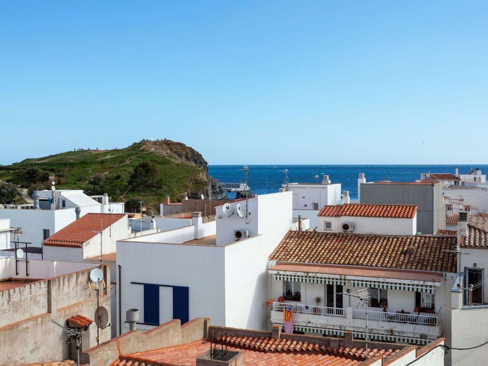 Roof, Property, Town, House, Building, Human Settlement, Sky, Apartment, Vacation, Real Estate