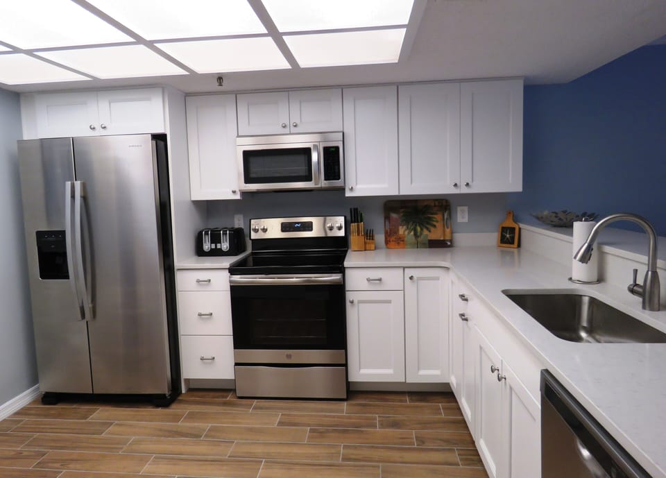 full kitchen 