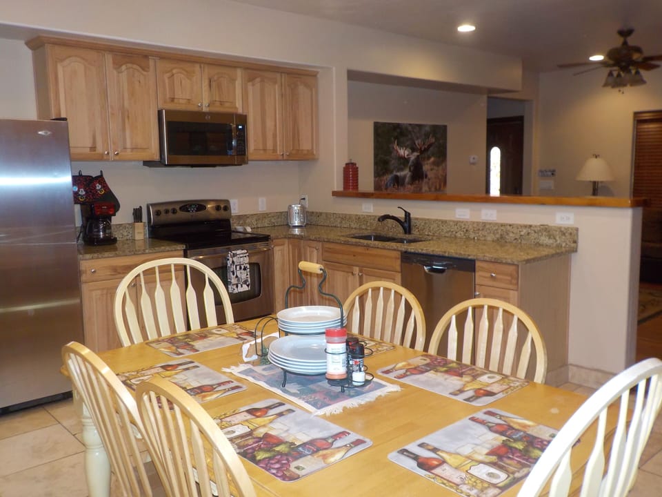 KITCHEN DINING AREA