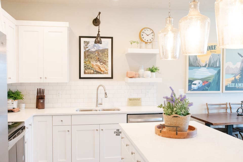 Light and bright Kitchen and Breakfast Nook