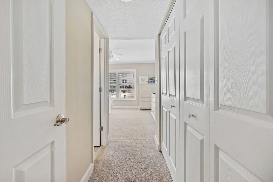The hallway between the bedrooms.