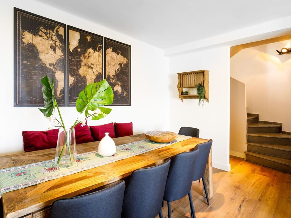Room, Interior Design, Dining Room, Property, Furniture, Building, Table, Ceiling, Wall, Floor