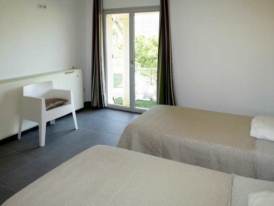 Room, Property, Furniture, Bedroom, Bed, Floor, Interior Design, Building, Bed Sheet, Real Estate