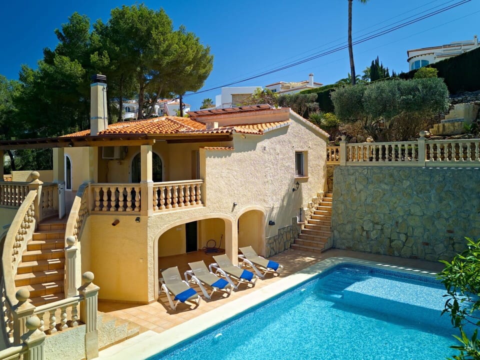 Water, Sky, Property, Plant, Building, Swimming Pool, Tree, Leisure, Residential Area, Wood