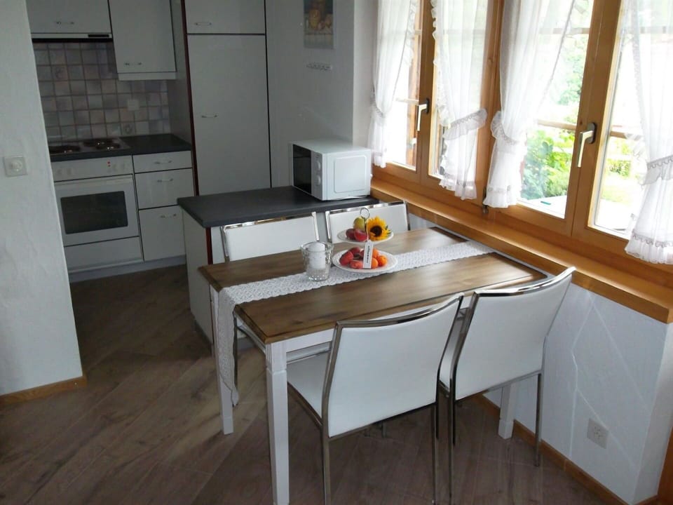 Table, Furniture, Wood, Window, Kitchen, Interior Design, Flooring, Floor, Living Room, Hardwood