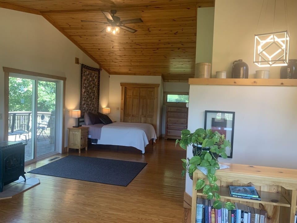 Master Loft Bedroom - one queen bed, one twin daybed, bathroom (with shower)
