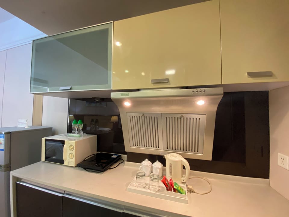 Business Twin Room, Non Smoking | Private kitchen | Electric kettle
