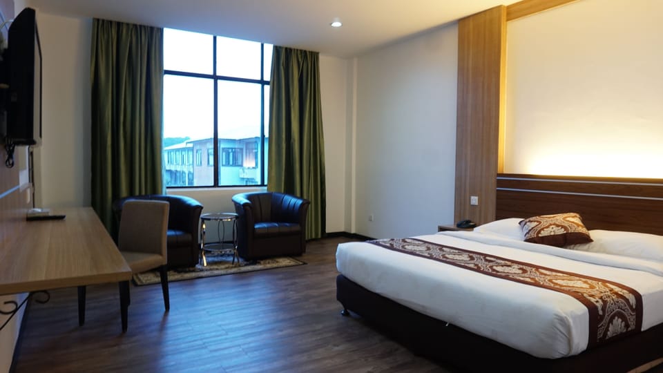 Superior Deluxe | Minibar, in-room safe, iron/ironing board, free WiFi