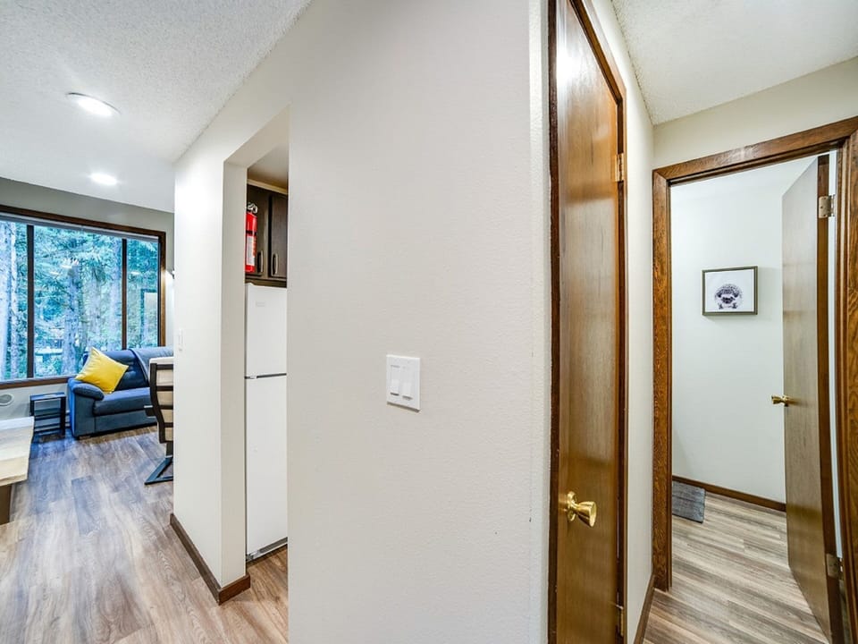 Apartment, 2 Bedrooms, Smoking, Fireplace | Interior