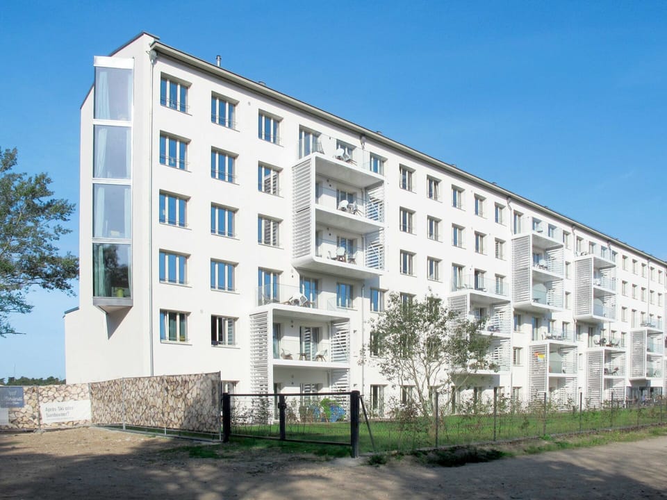 Sky, Building, Property, Window, Plant, Tree, Land Lot, Urban Design, Condominium