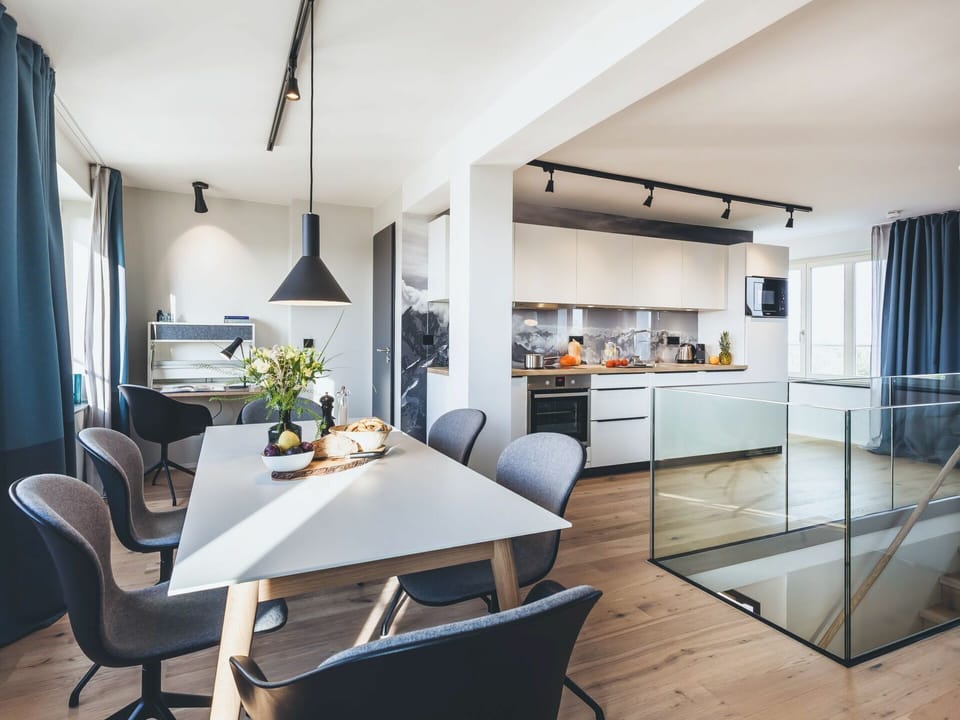 Room, Interior Design, Furniture, Property, Building, Ceiling, Dining Room, Floor, Living Room, Table