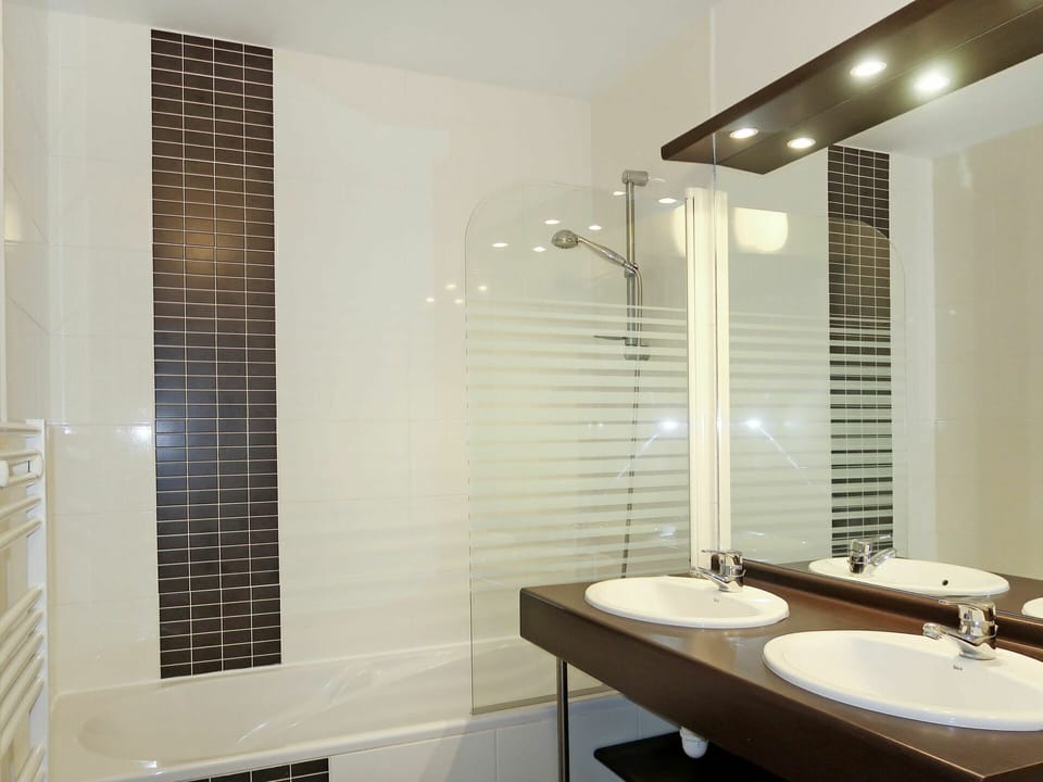 Bathroom, Room, Property, Tile, Interior Design, Building, Tap, Plumbing Fixture, Wall, Floor