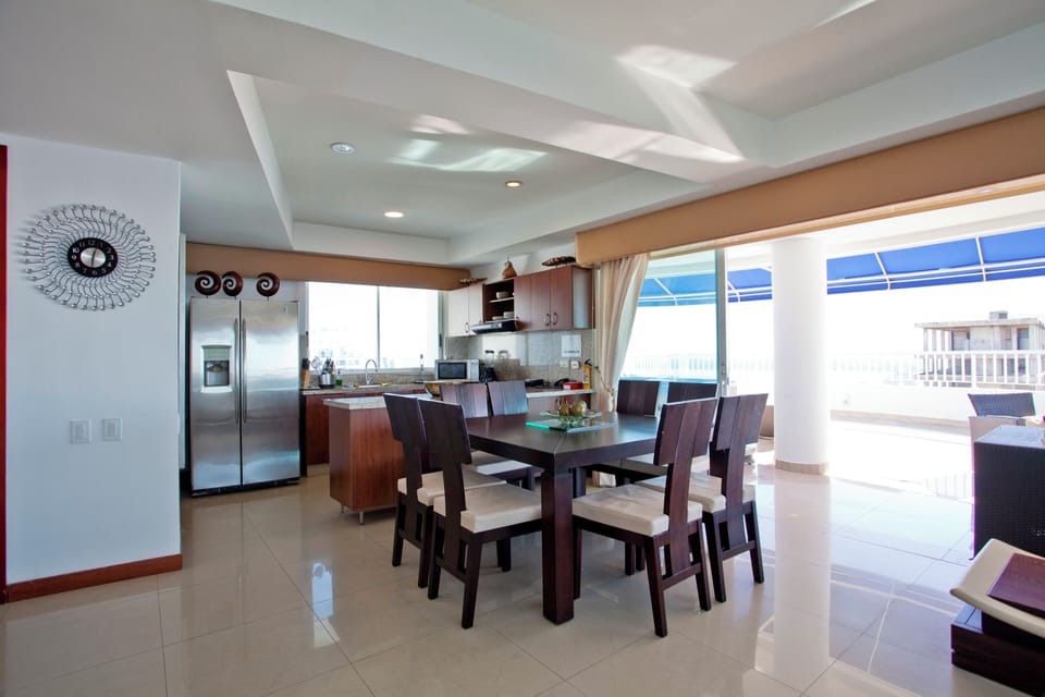 Apartment, 3 Bedrooms, Accessible, Smoking | Dining