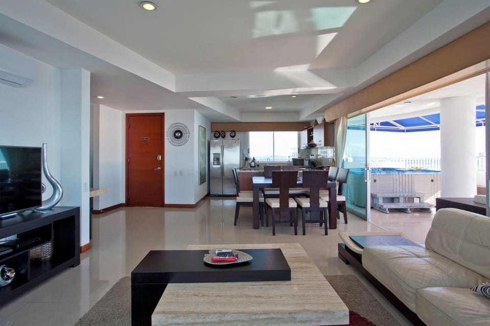 Apartment, 3 Bedrooms, Accessible, Smoking | Living area