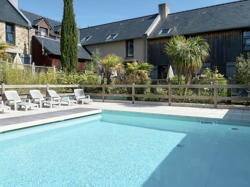 Swimming Pool, Property, House, Real Estate, Home, Building, Leisure, Residential Area, Backyard, Grass