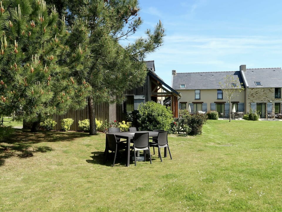 Property, House, Home, Yard, Lawn, Real Estate, Cottage, Grass, Tree, Garden