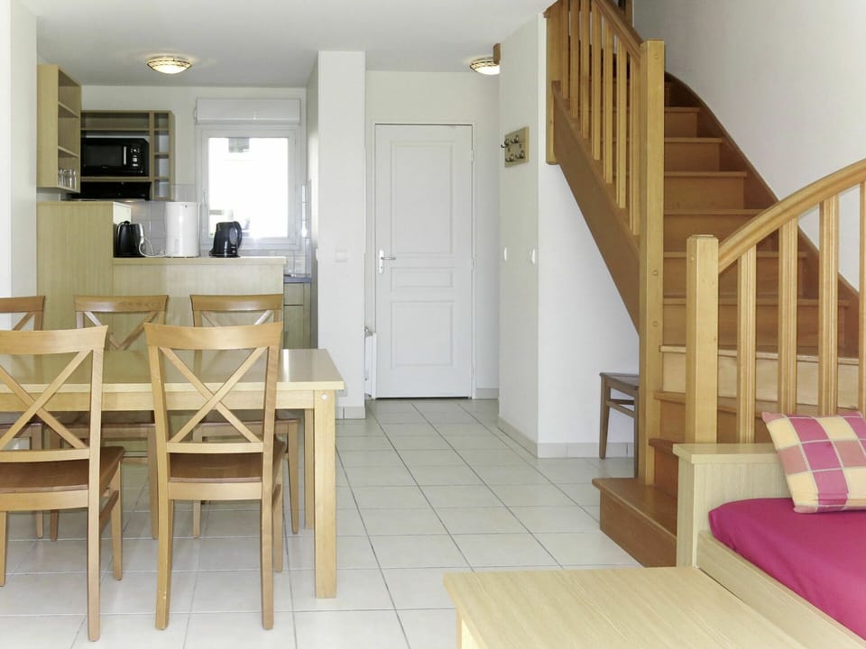 Room, Property, Furniture, Interior Design, Floor, Building, Product, House, Stairs, Ceiling