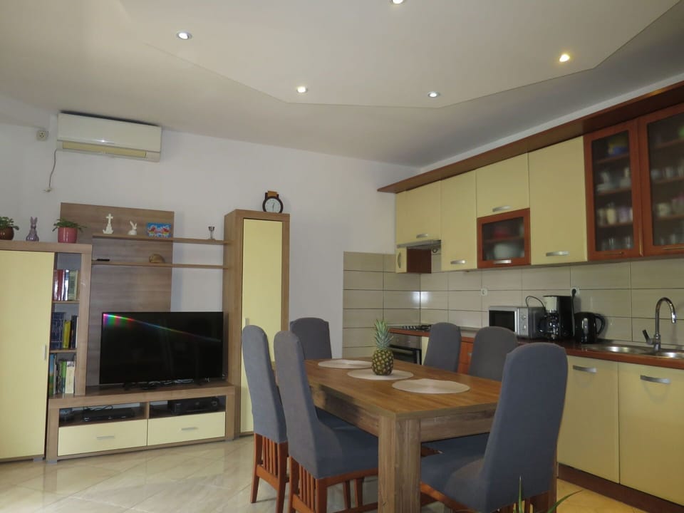 Property, Furniture, Cabinetry, Table, Chair, Wood, Interior Design, Lighting, Home Appliance, Kitchen