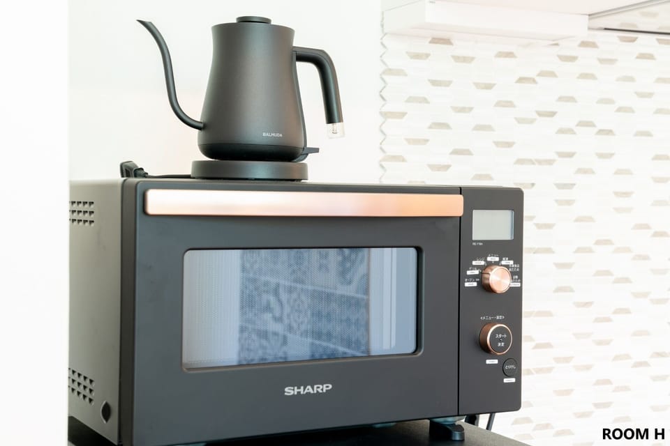 There is a microwave oven with an oven function. * It is not an oven toaster.