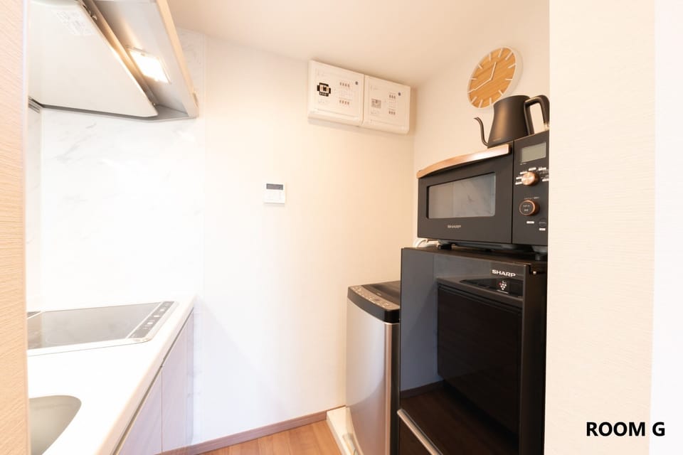 There is a microwave oven with an oven function. * It is not an oven toaster.