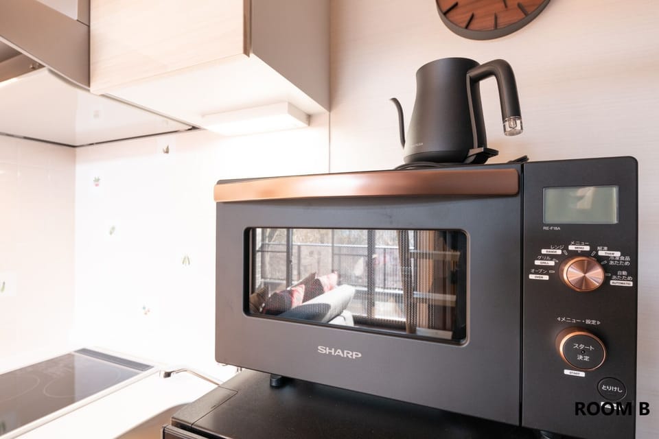 There is a microwave oven with an oven function. * It is not an oven toaster.