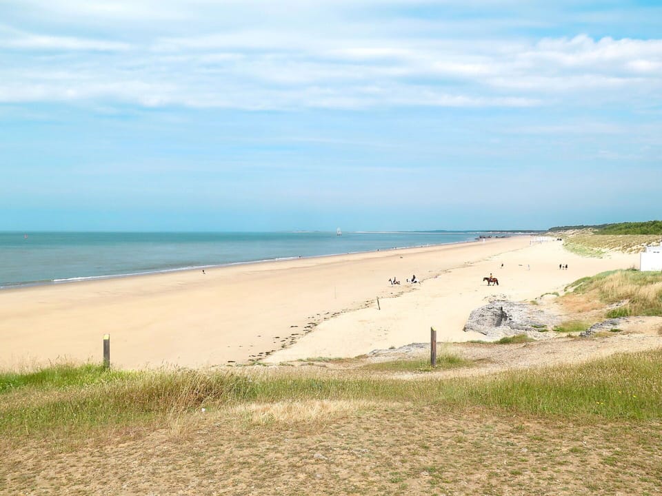 Cloud, Water, Sky, Beach, Coastal And Oceanic Landforms, Terrain, Horizon, Plain, Landscape, Wind Wave