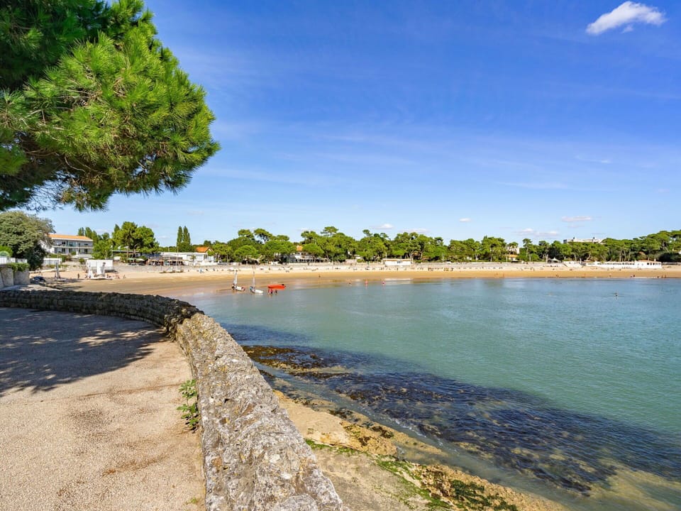 Water, Sky, Cloud, Plant, Natural Landscape, Coastal And Oceanic Landforms, Terrain, Slope, Grass, Horizon