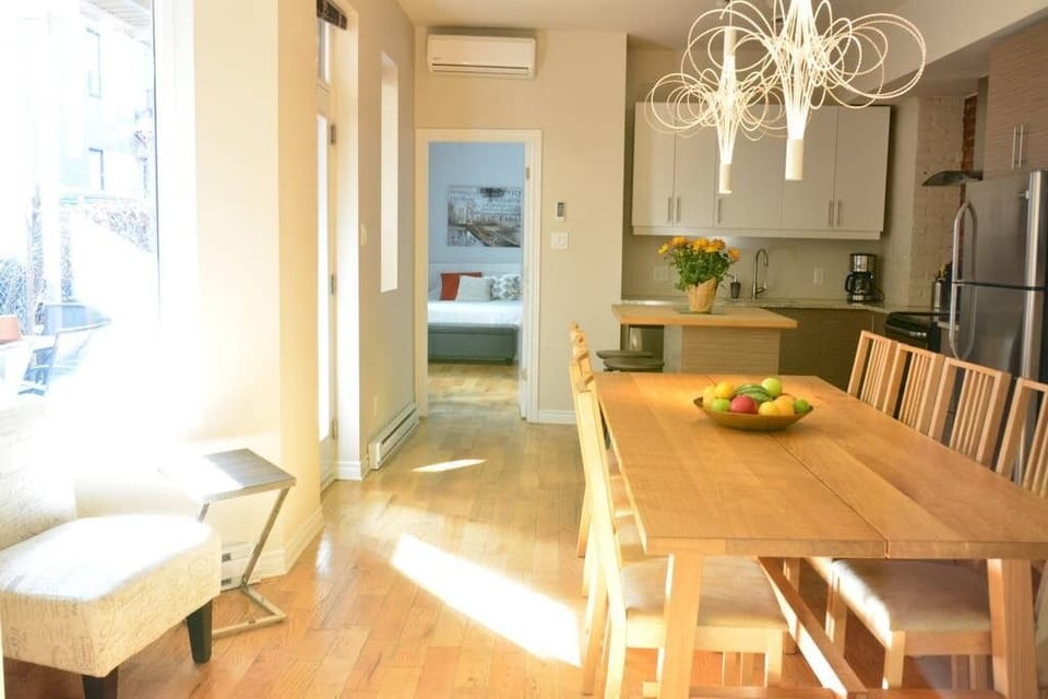 The door in the kitchen gives access to the patio.
