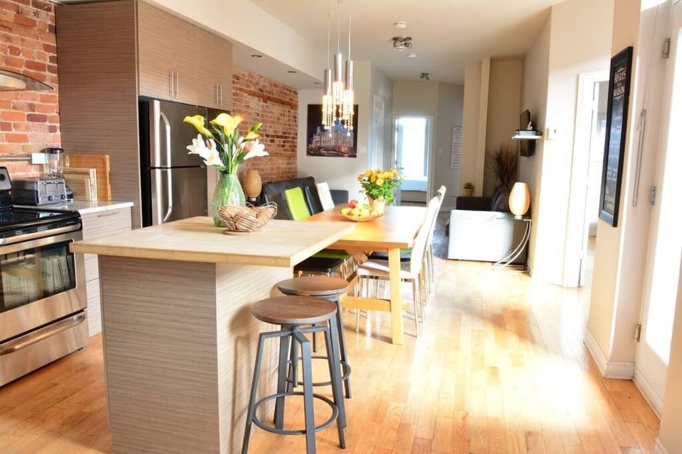 The dining table sits 10 people and the kitchen island sits 2 people.