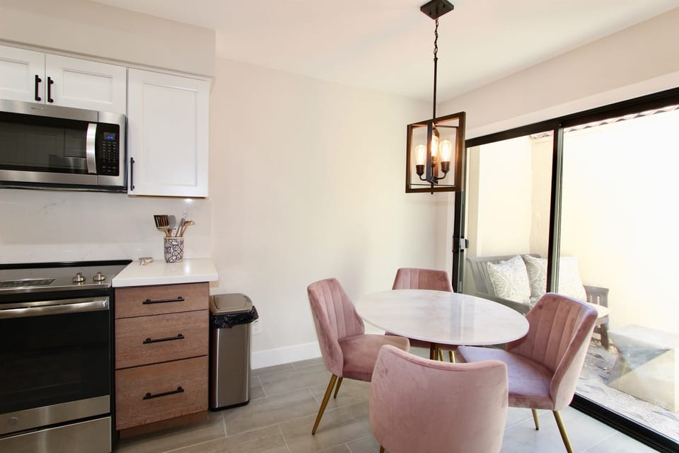 Eat In Kitchen