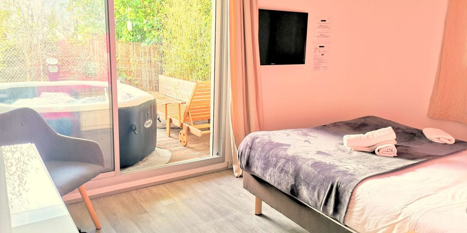Double Room, Terrace with Hot Tub | Premium bedding, minibar, desk, soundproofing