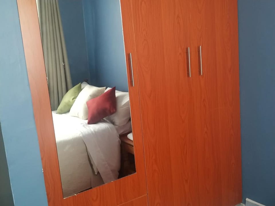 Apartment, 3 Bedrooms | Desk, soundproofing, free WiFi