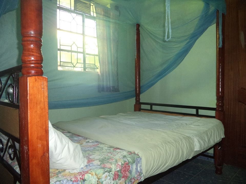 Desk, bed sheets