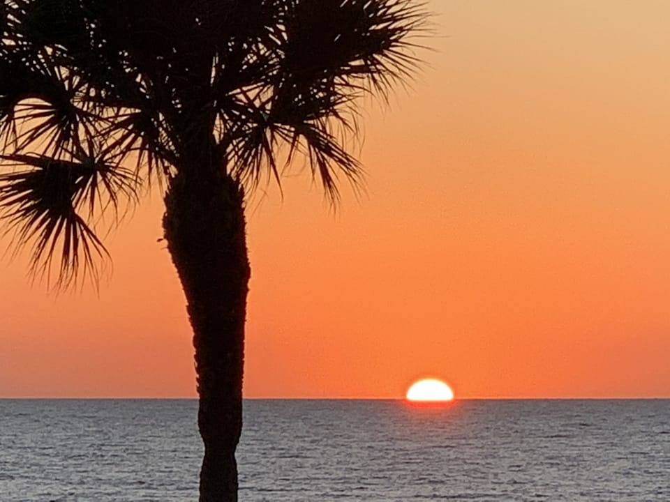 Enjoy breathtaking sunsets just minutes away!