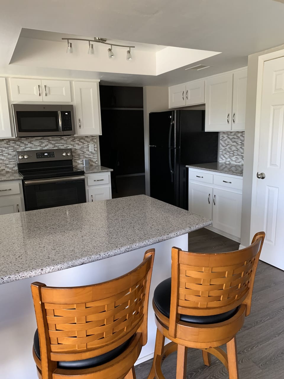 Full kitchen 