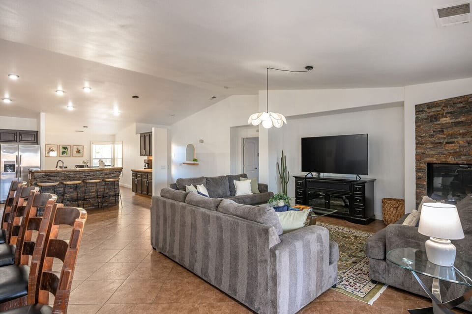 Living space: 3 large sofa, smart tv, board games