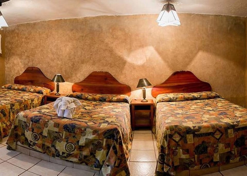 Triple Room | Iron/ironing board, bed sheets