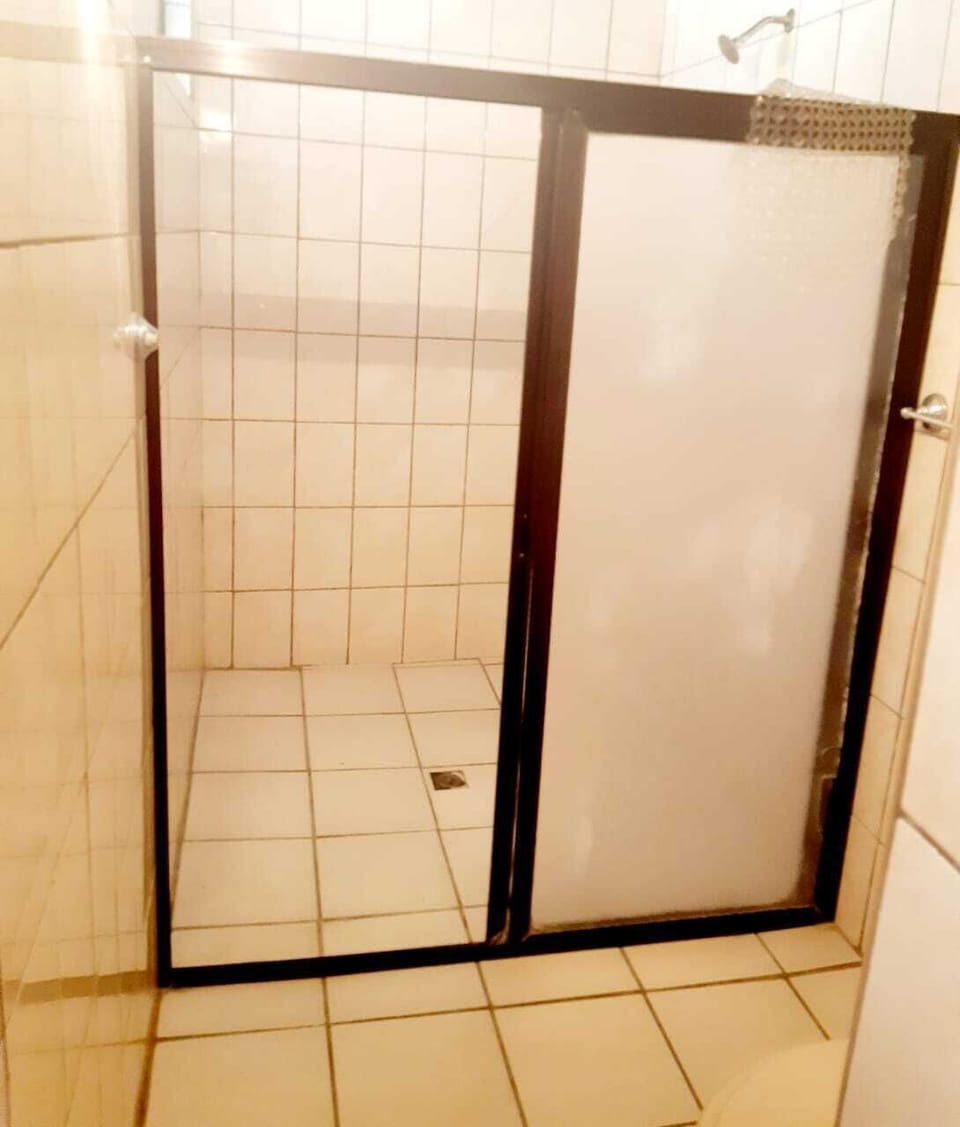 Double Room, 2 Double Beds | Bathroom | Bathtub, towels, soap, shampoo