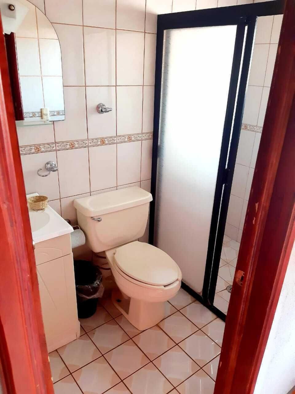 Room, 1 King Bed | Bathroom | Bathtub, towels, soap, shampoo
