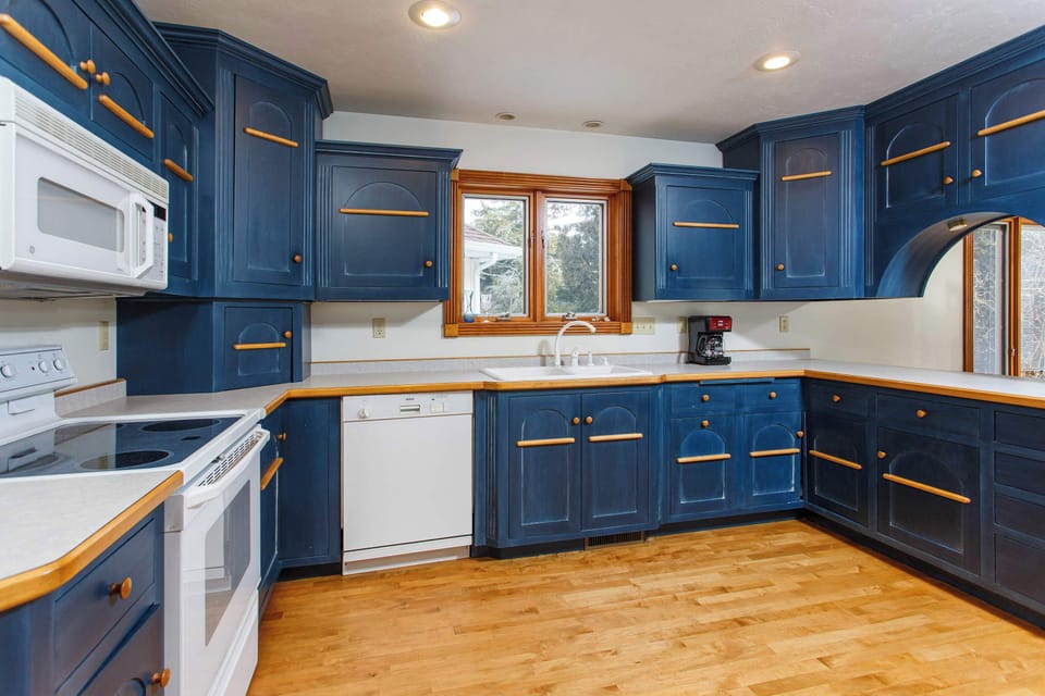 Fully stocked kitchen ready for your use!
