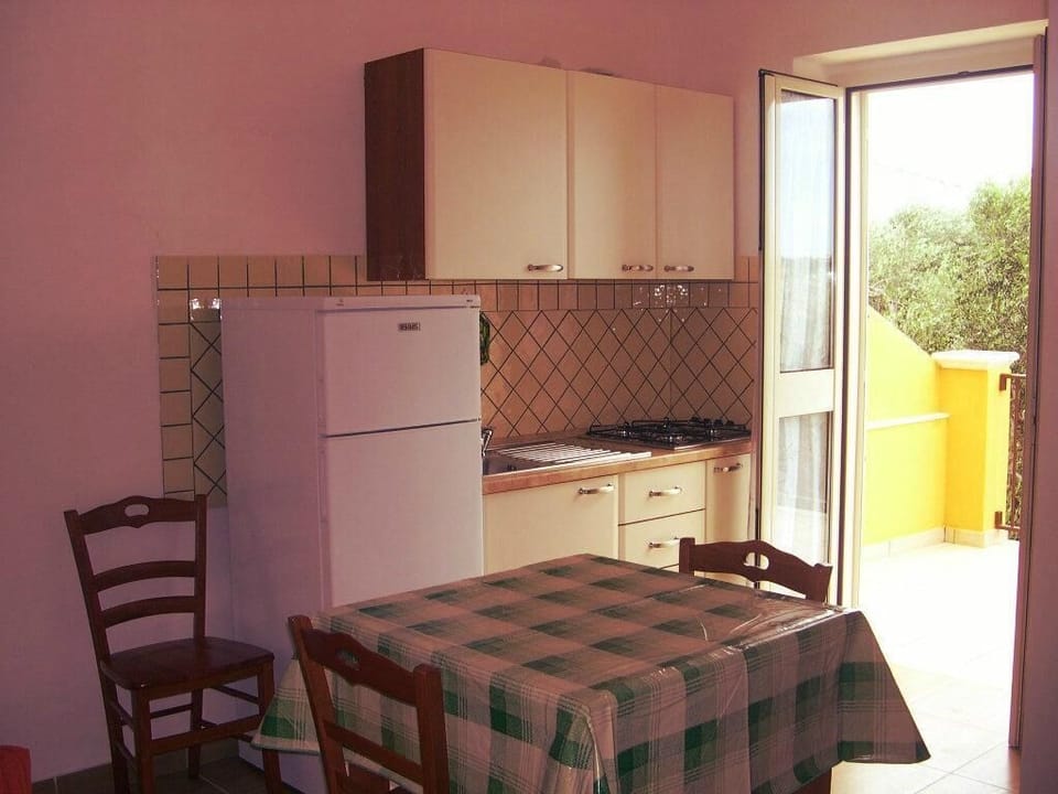 Classic Studio | Private kitchen | Full-size fridge, stovetop, cookware/dishes/utensils