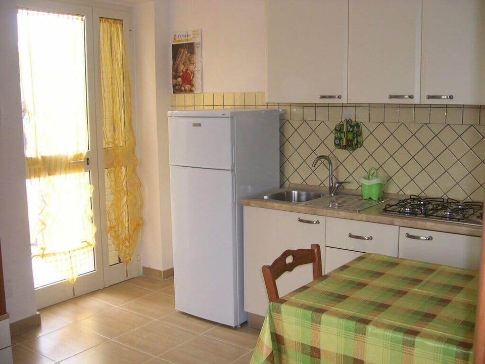 Classic Studio | Private kitchen | Full-size fridge, stovetop, cookware/dishes/utensils