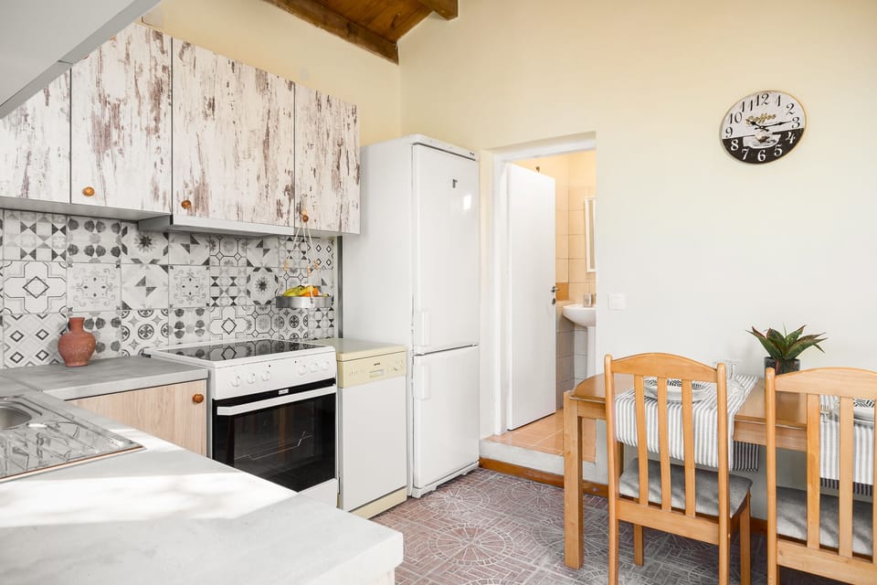 Cottage | Private kitchen | Fridge, oven, stovetop, dishwasher