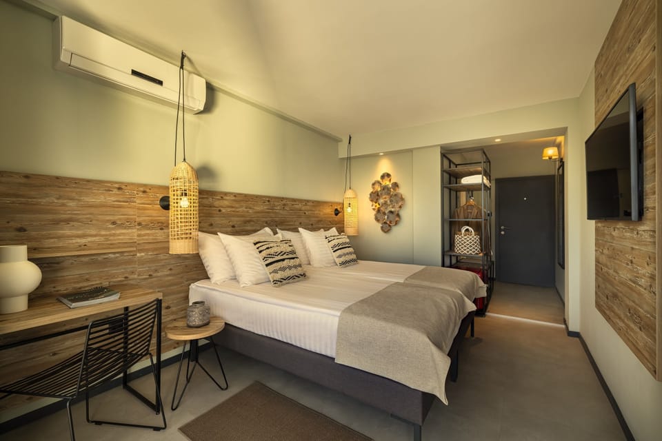 [PLACESROOM] size M for 2 Seaside | Desk, blackout drapes, WiFi (free), bed sheets