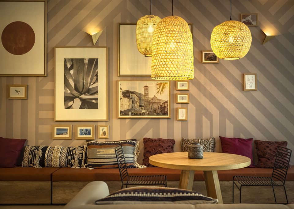 Lobby lounge