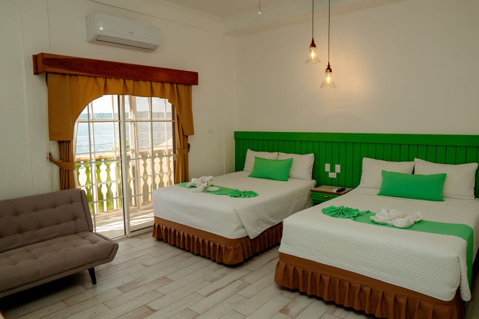 Premium Triple Room | In-room safe, desk, WiFi (free), bed sheets