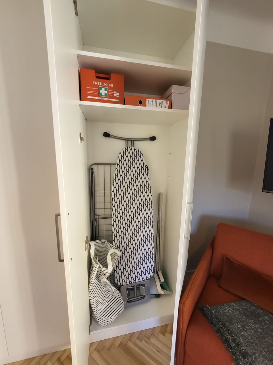 Iron/ironing board